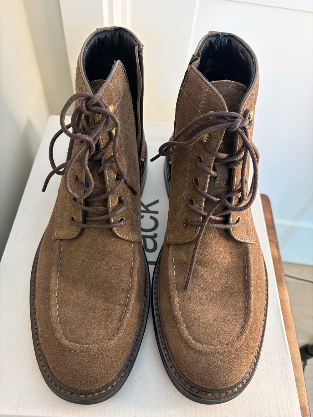 NIB Men’s Suede Lace Up Brown Boots. Size 10.5M - Picture 6 of 8